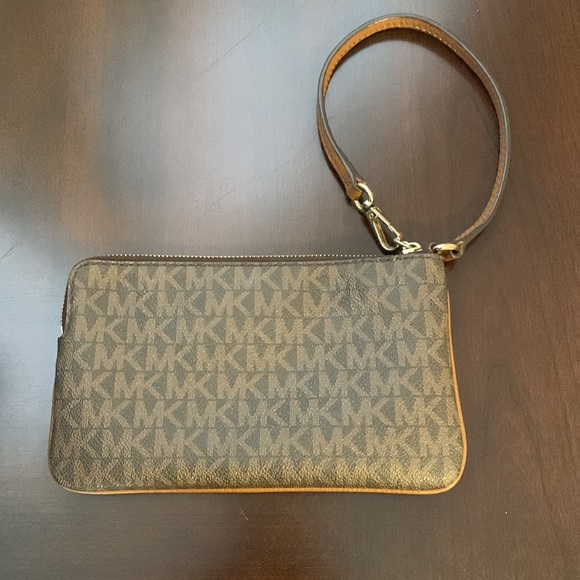 Michael Kors Jet Set Travel Large Logo Wristlet - Picture 3 of 7